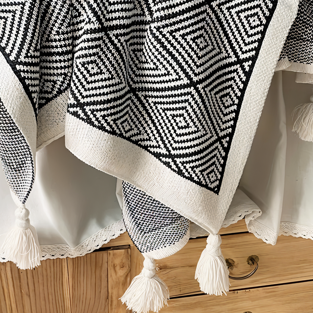 GeoComfort Fleece Blankets – Soft, lightweight polyester with modern print