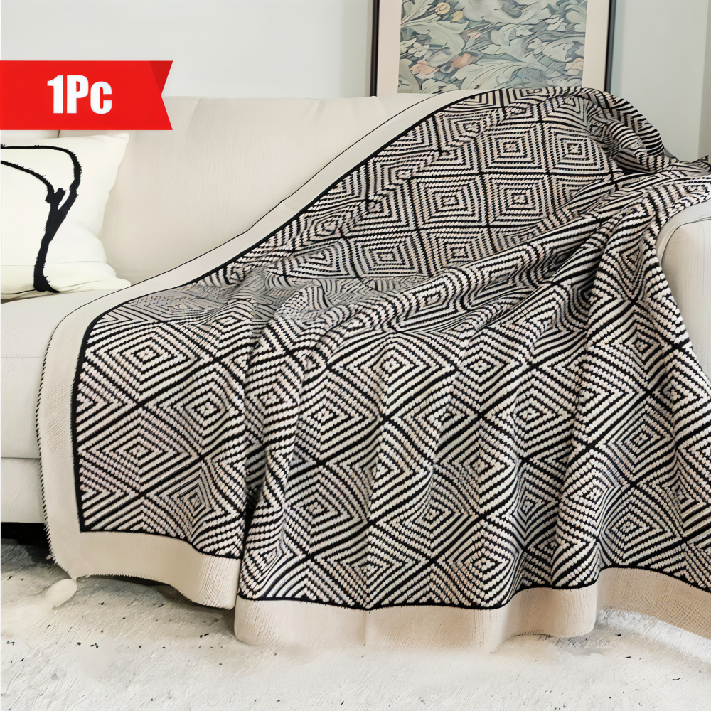 GeoComfort Fleece Blankets – Soft, lightweight polyester with modern print