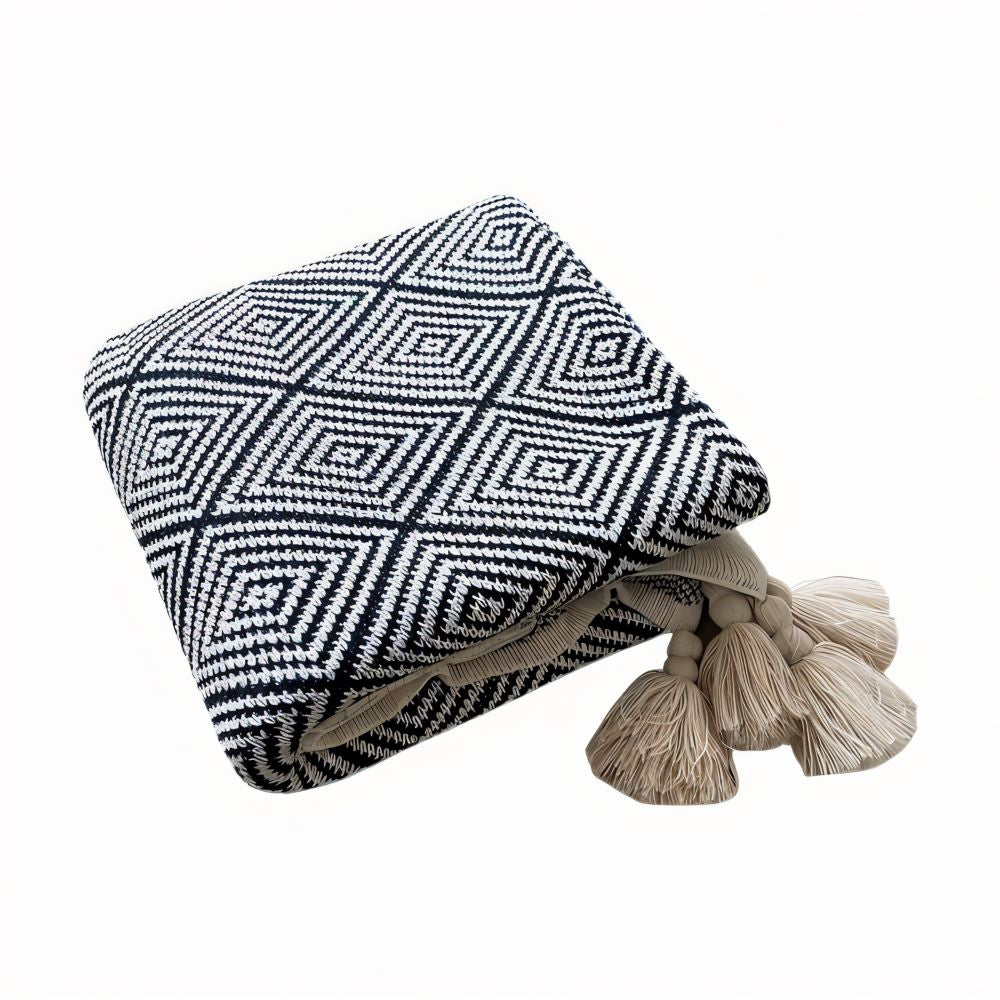 GeoComfort Fleece Blankets – Soft, lightweight polyester with modern print