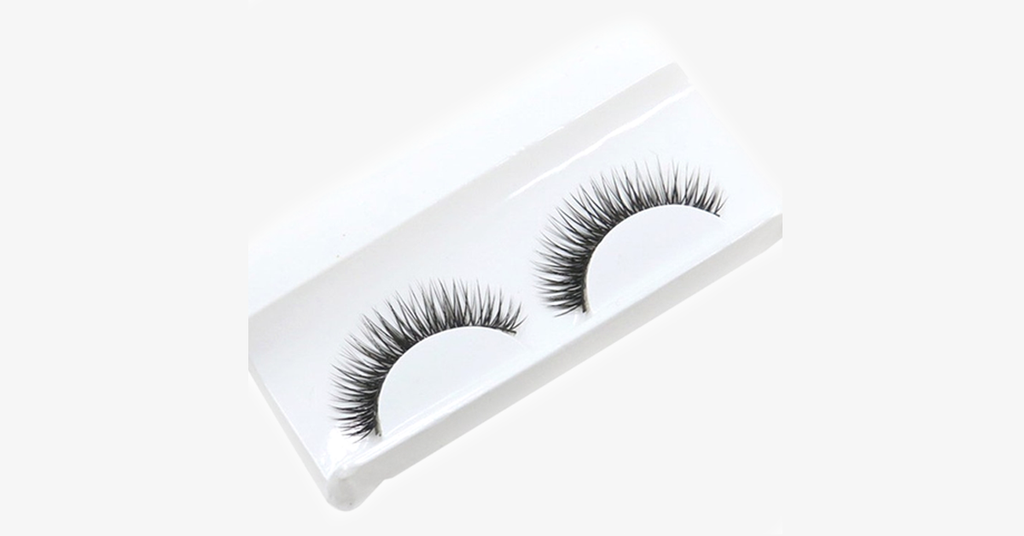 Dense pair of smoky lashes – Accessorize your eyes!