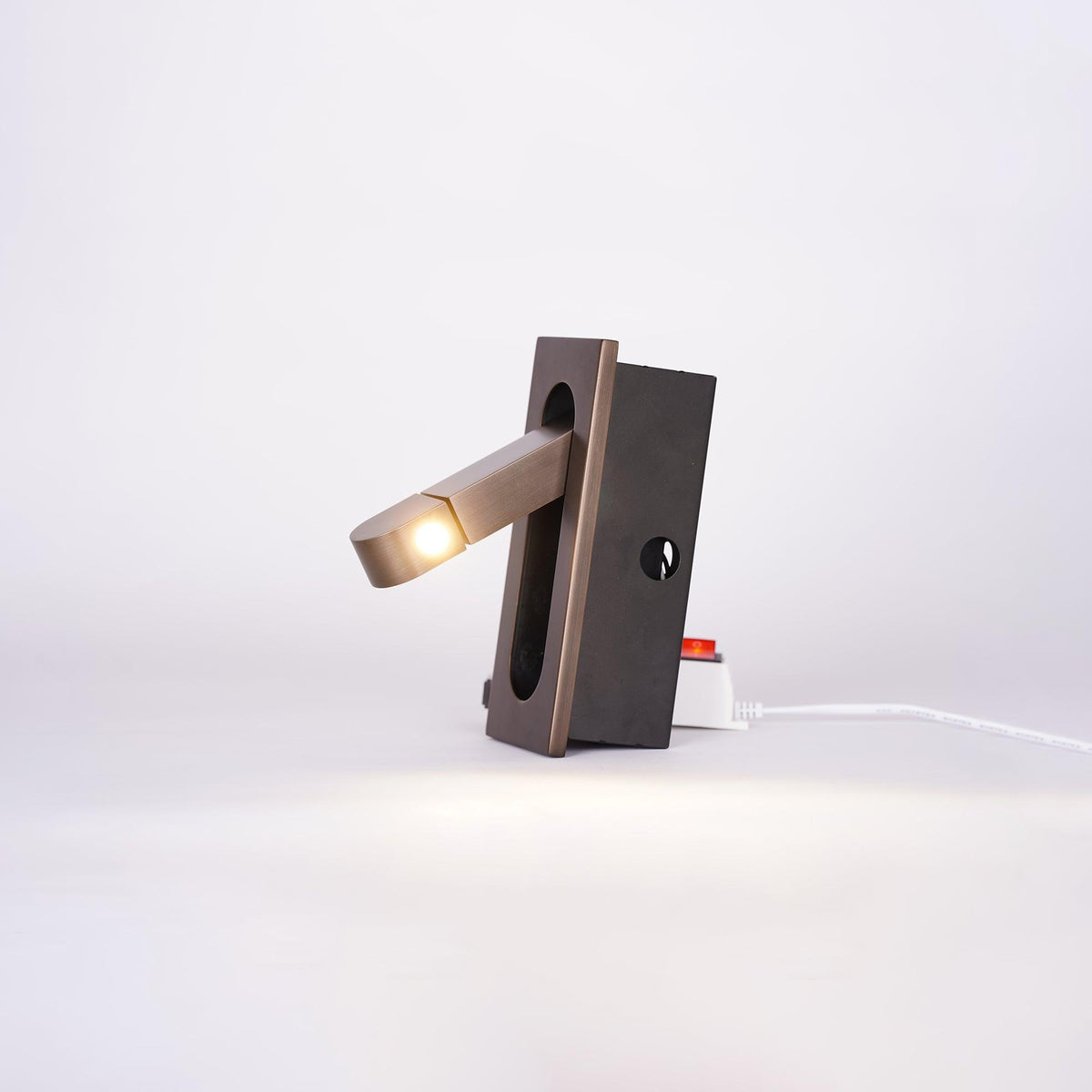 LED Bedside Lamp LUMEVIA | 3 Light Colors | Aluminum Alloy | Ø19 cm x H8 cm | With Push Button