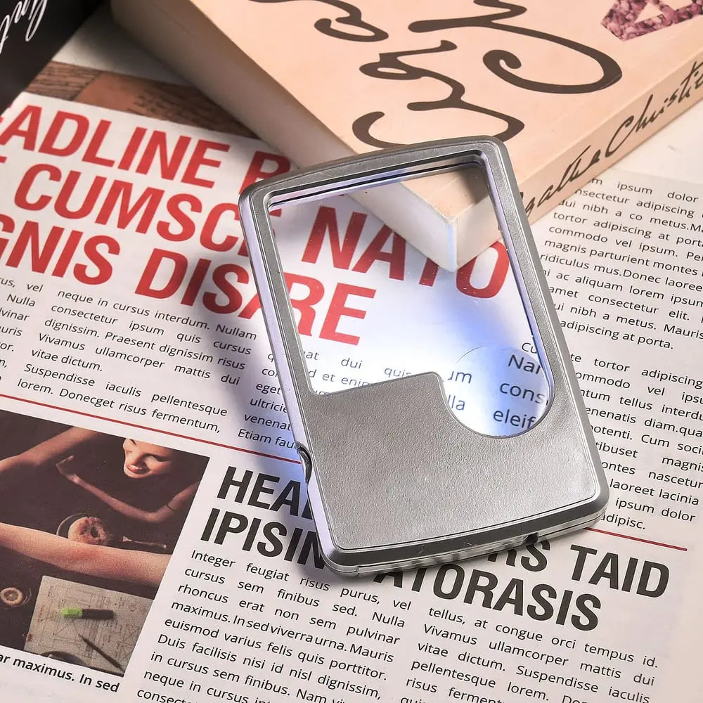 Double Lens Magnifier with LED Lighting – Compact and Pocket-Friendly