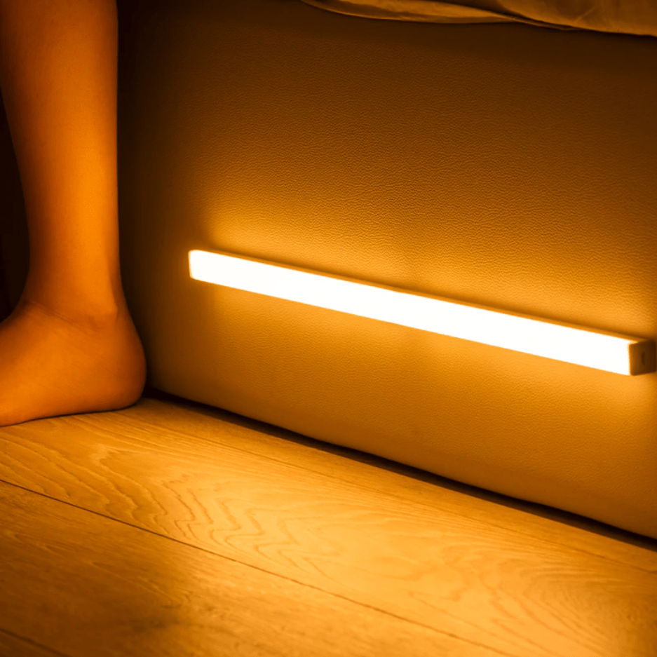 Wireless LED light fitting with motion sensor & USB/AAA power supply