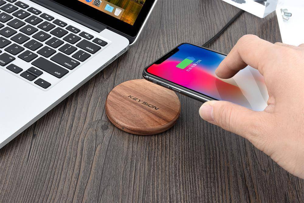 Qi Fast Charger with Natural Bamboo Design