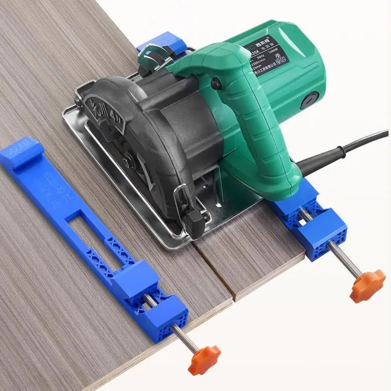 Adjustable cutting guide for precise cuts