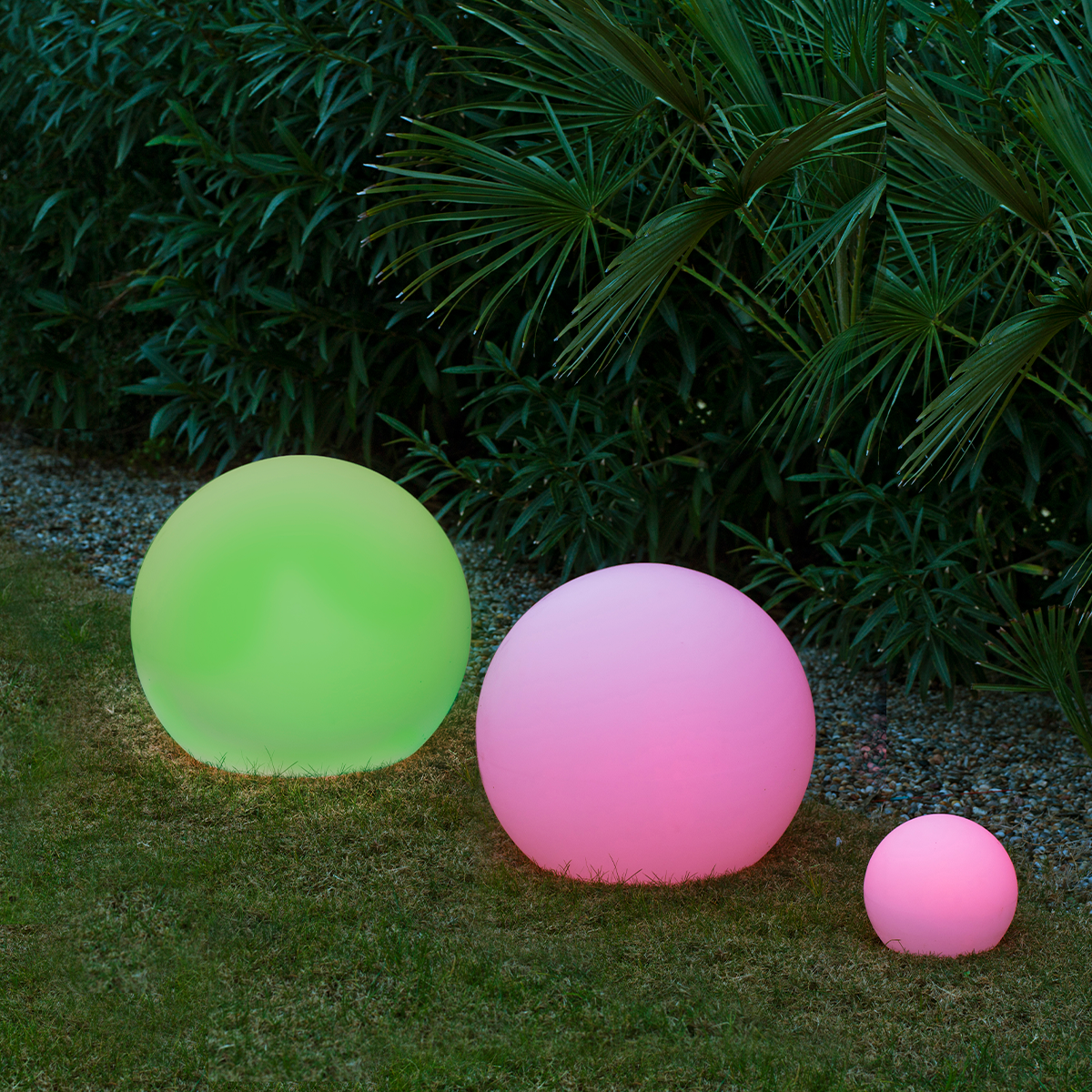 Shiny play ball in various sizes!