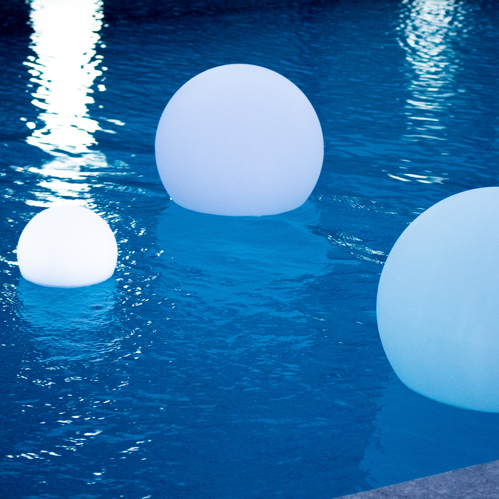 Shiny play ball in various sizes!