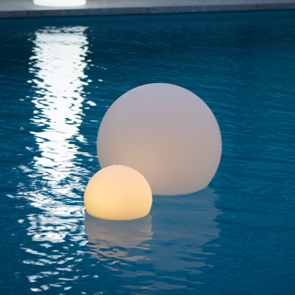 Shiny play ball in various sizes!
