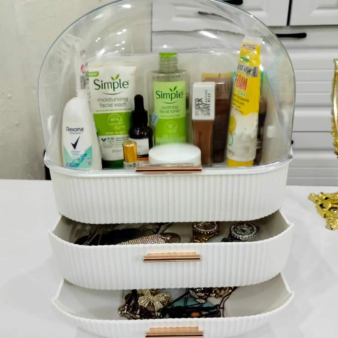 Cosmetics storage box