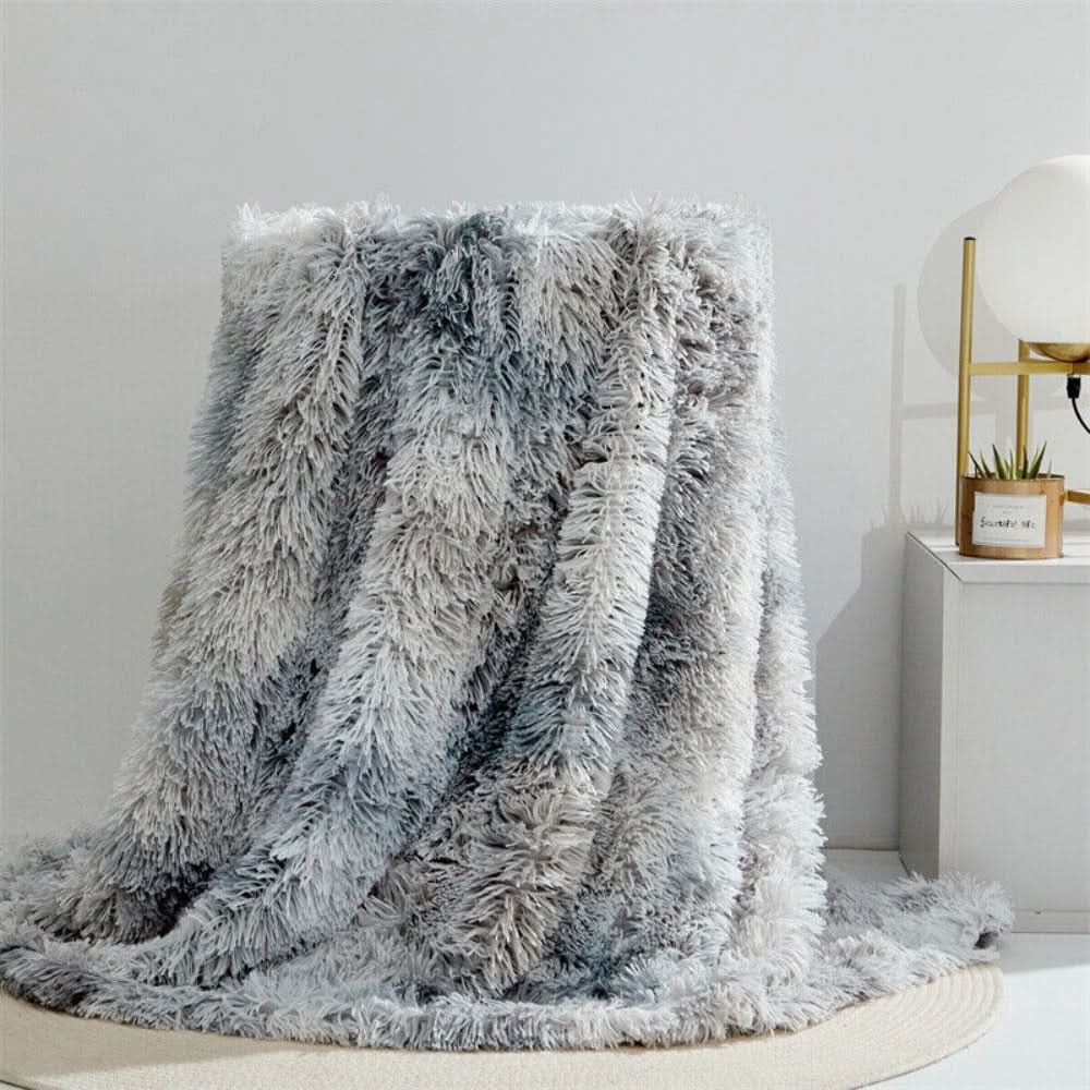 Plush Faux Fur Blanket with Silky Touch & Elegant Fall
