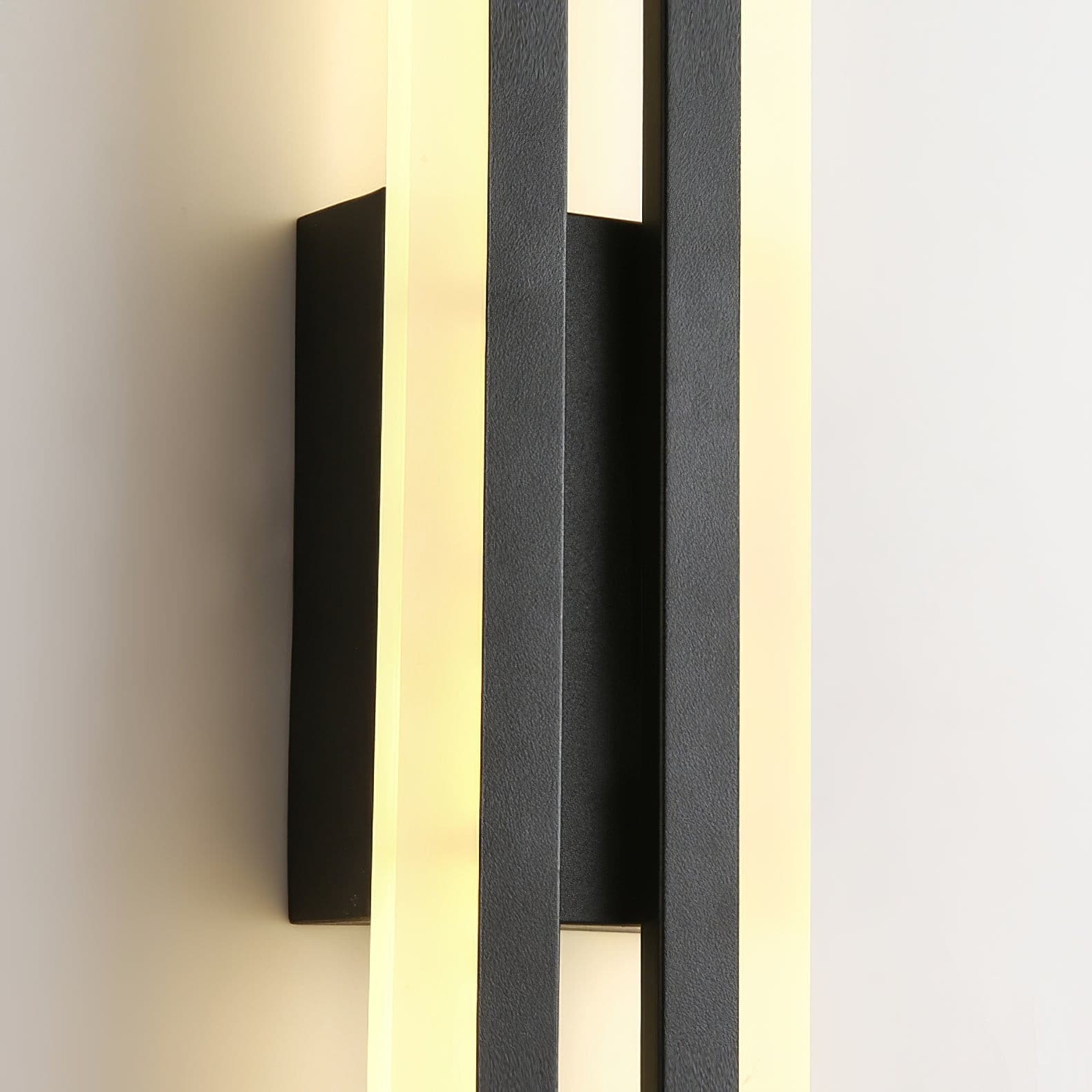Stylish LED Wall Lamp for Minimalist Spaces