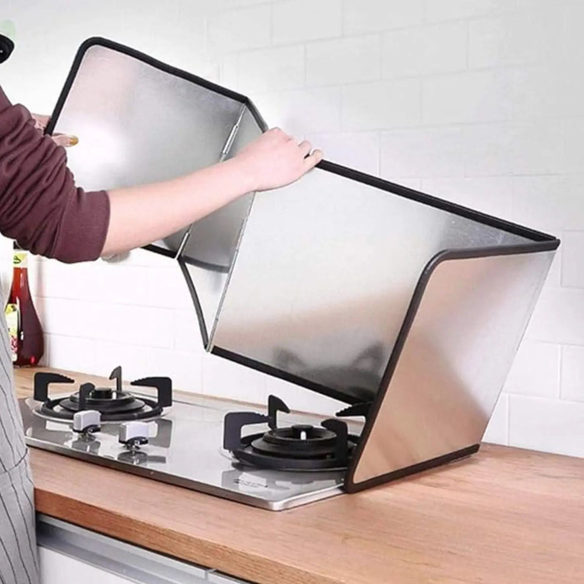 Folding splash guard with non-stick coating