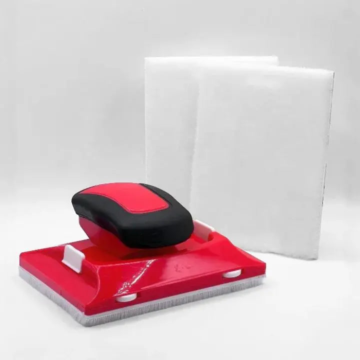 Paint roller with edge guide + 2 replacement pads