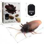 Remote-controlled Cockroach – Realistic Crawling Effect with Glowing Eyes