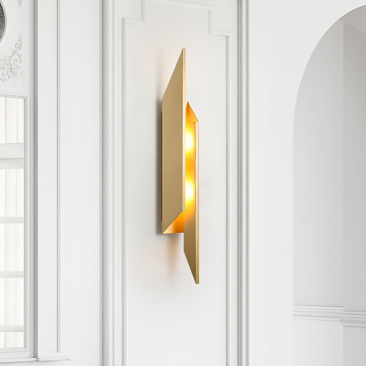 Minimalist Wall Lamp with Design Accent