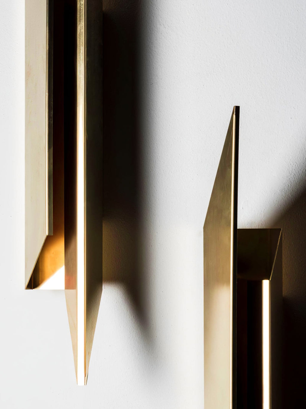 Minimalist Wall Lamp with Design Accent
