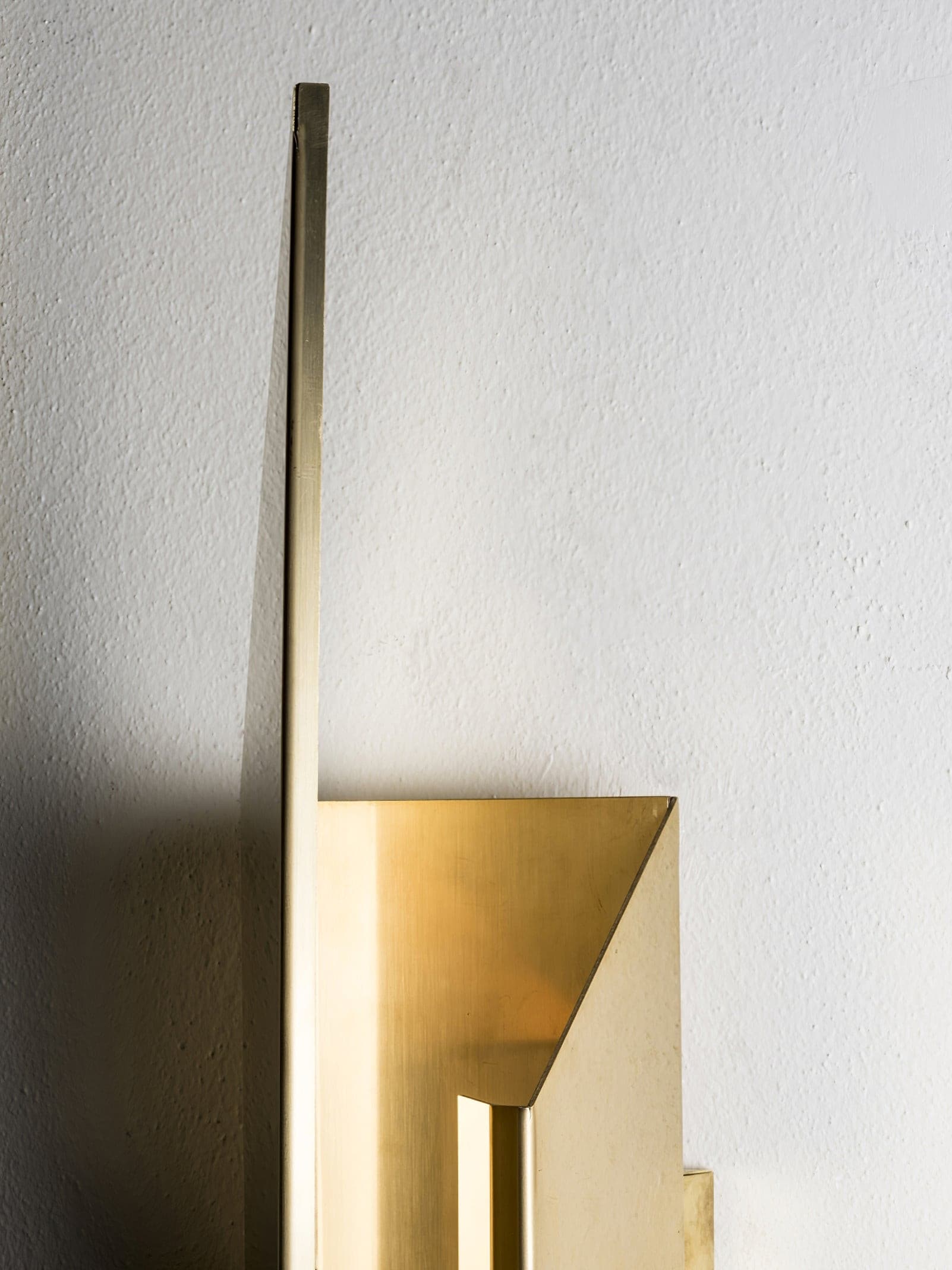 Minimalist Wall Lamp with Design Accent