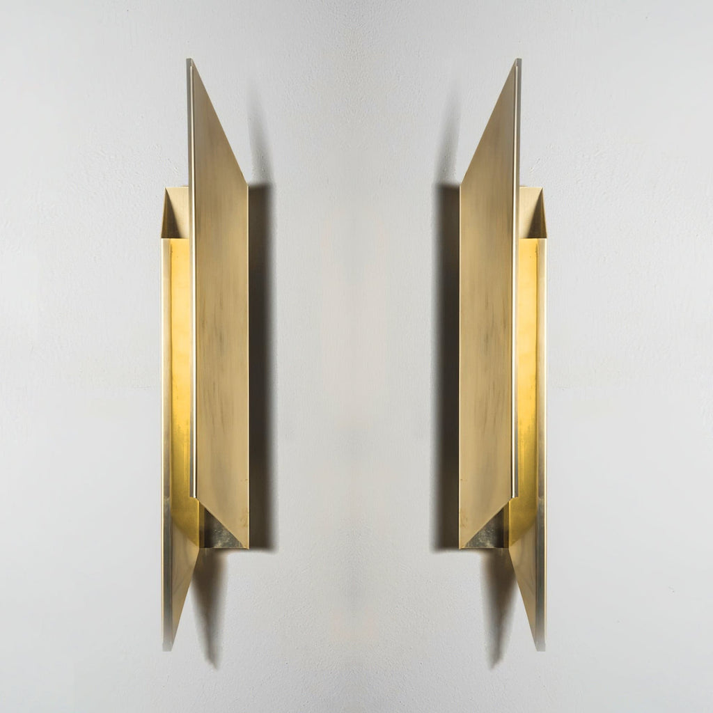 Minimalist Wall Lamp with Design Accent