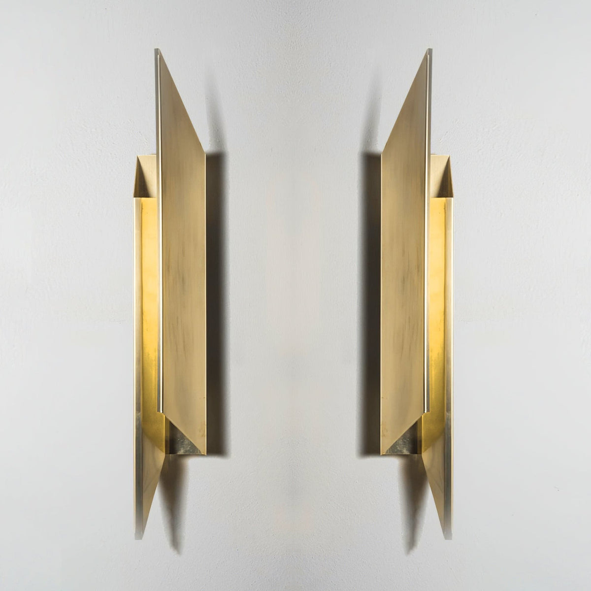 Minimalist Wall Lamp with Design Accent