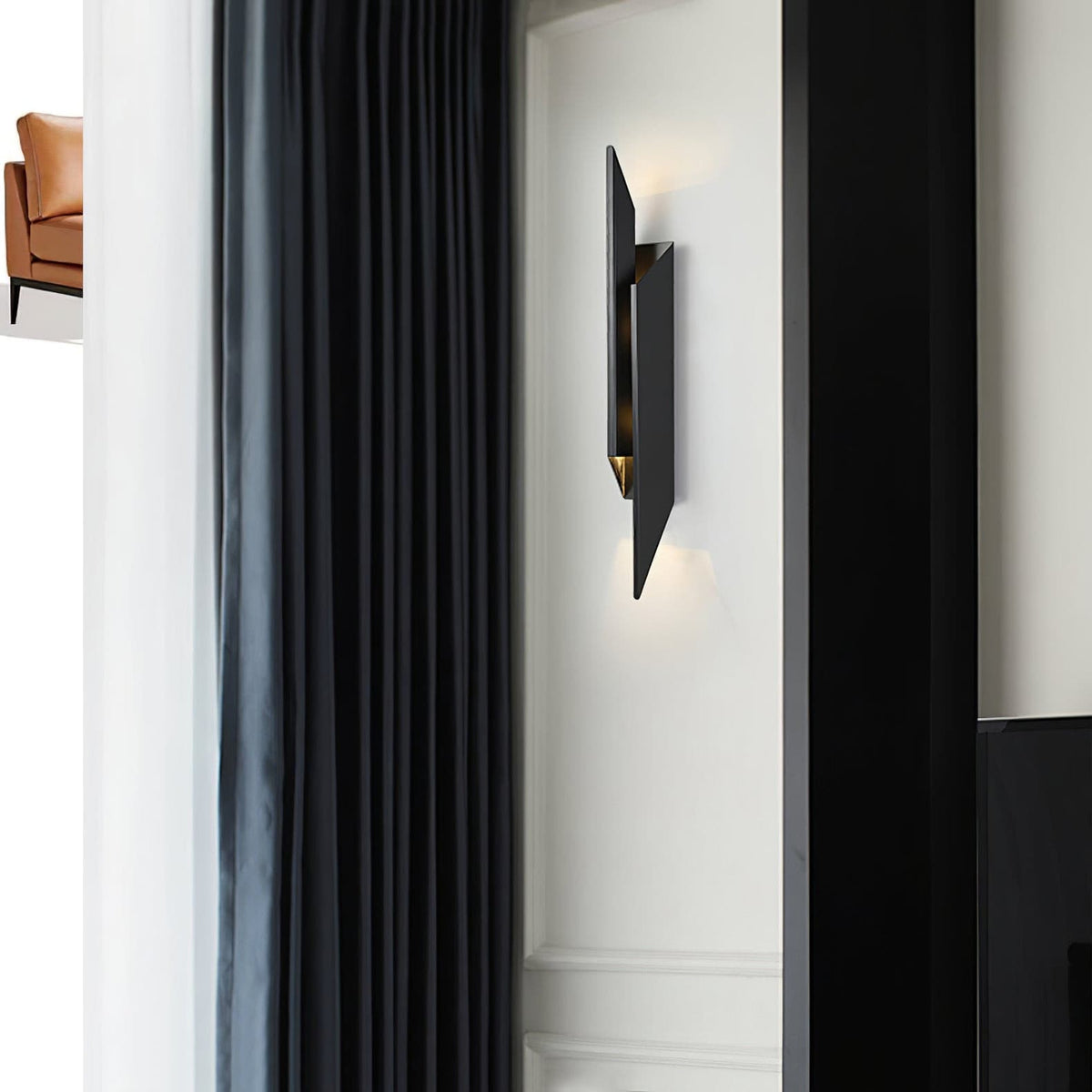 Minimalist Wall Lamp with Design Accent