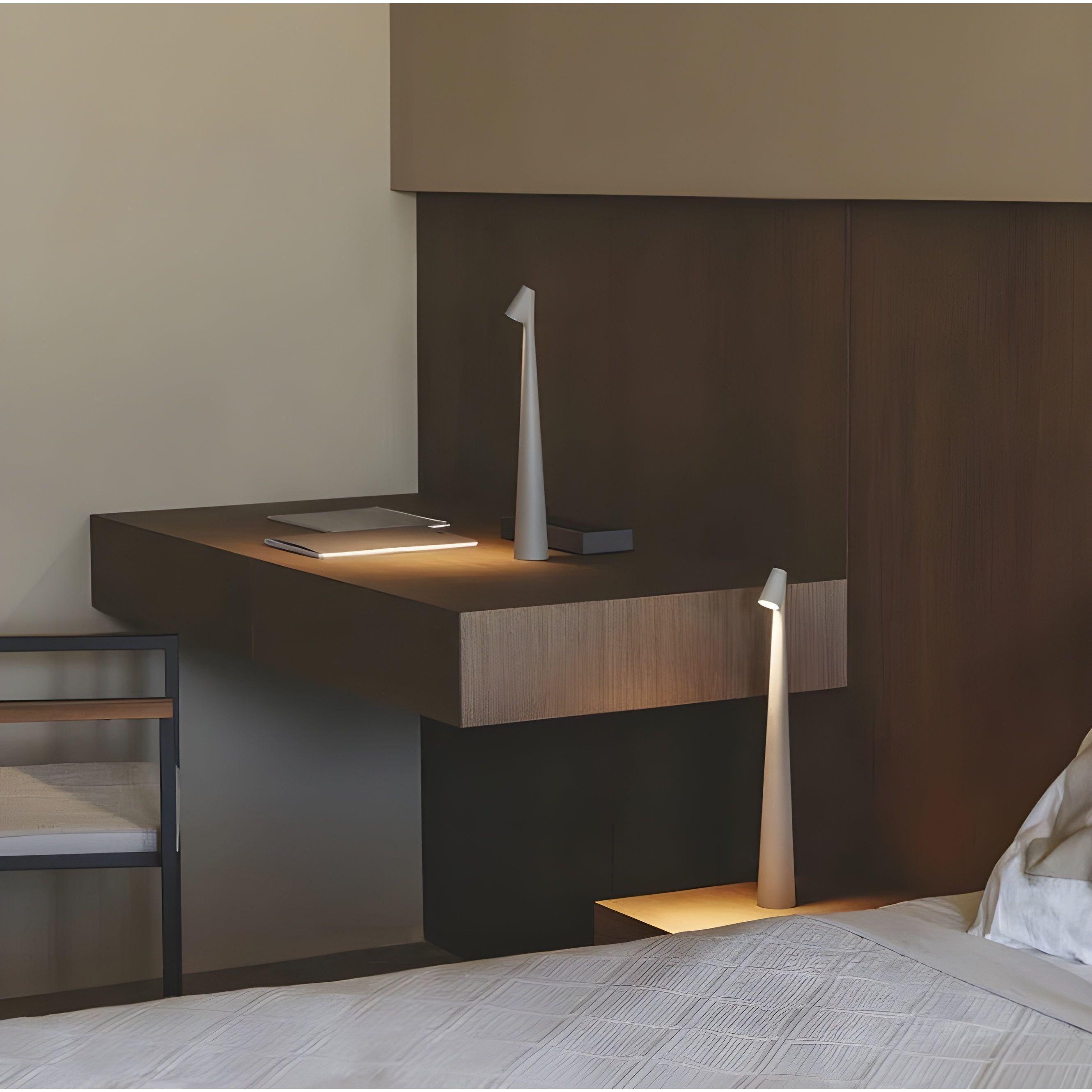 Cordless rechargeable bedside lamp - No cable