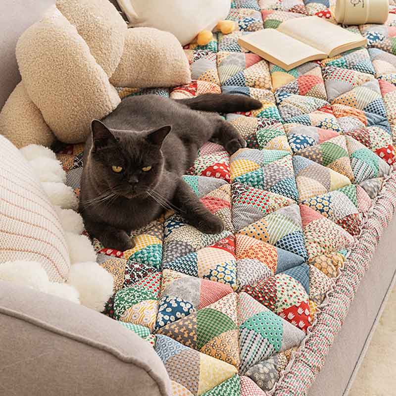 Elegant sofa protection with a natural touch