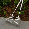Garden rake made of stainless steel — Sturdy hand rake with non-slip grip