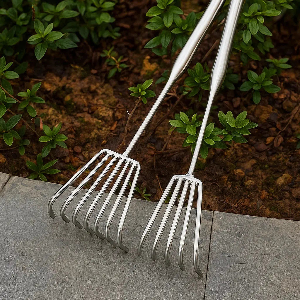 Garden rake made of stainless steel — Sturdy hand rake with non-slip grip