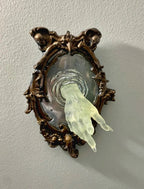Spirit in the Mirror – Shining 3D wall decoration made of resin for mysterious spaces
