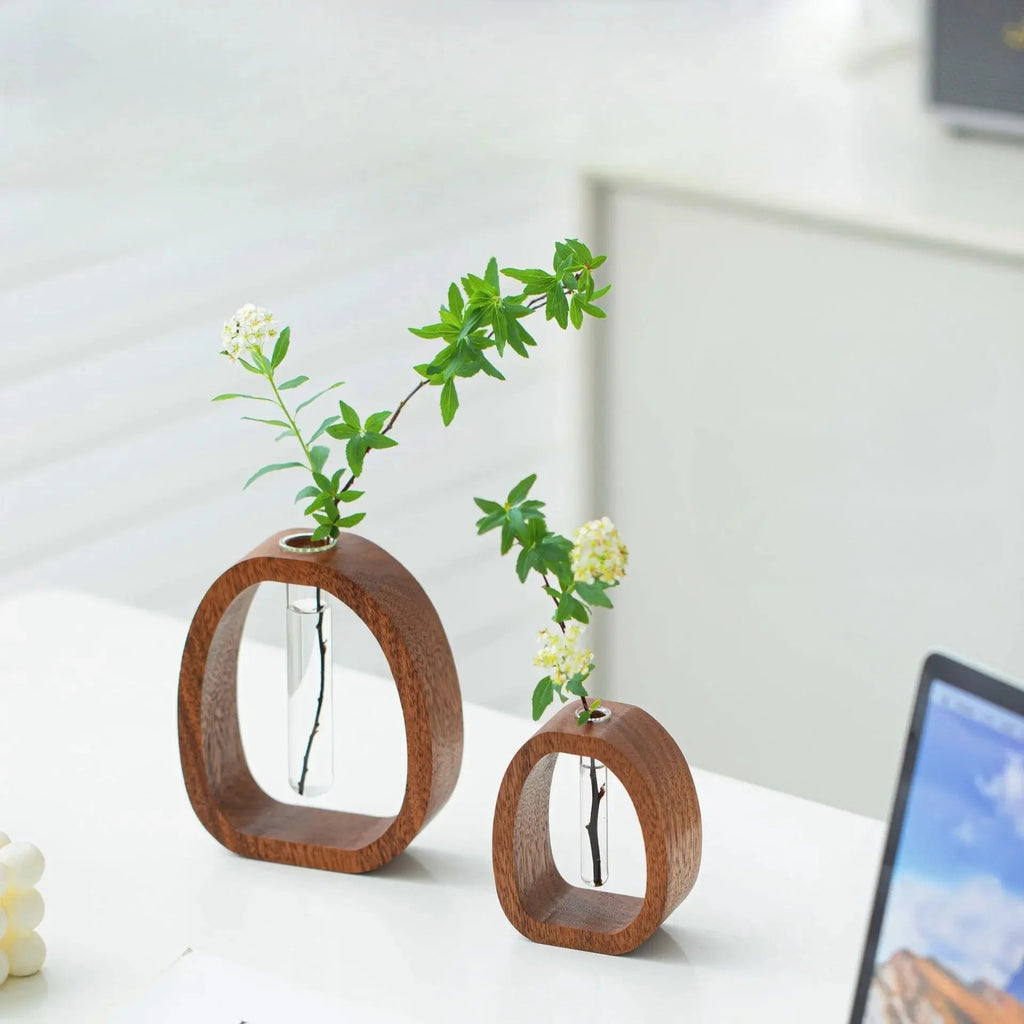 Glass vase made of solid wood – Elegant design for stylish decoration