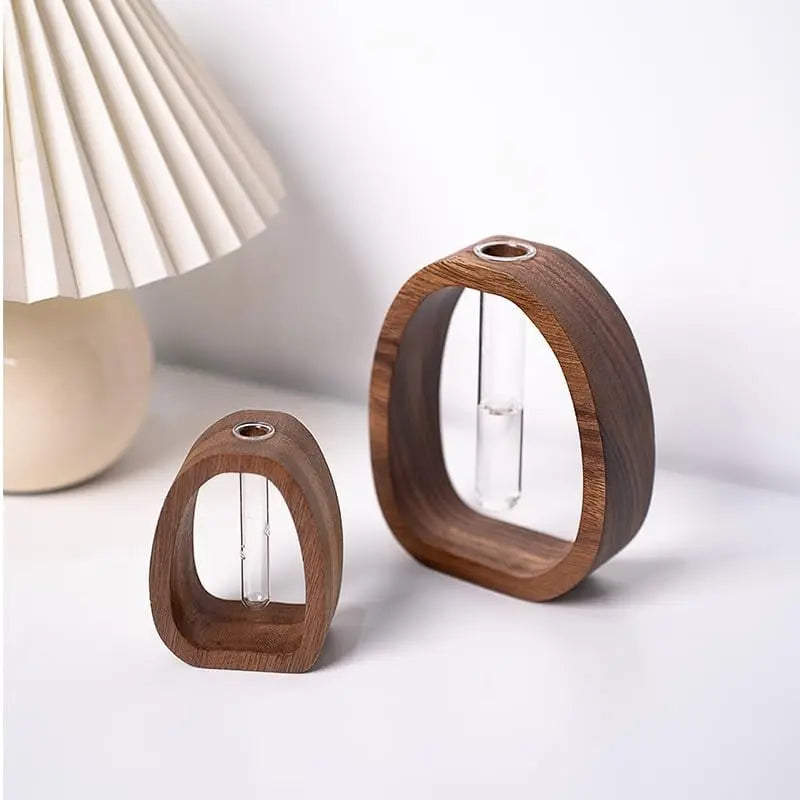Glass vase made of solid wood – Elegant design for stylish decoration