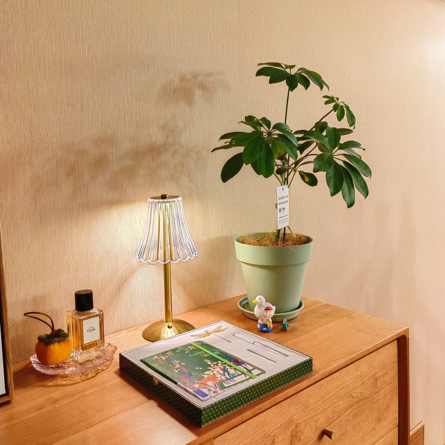 RadiantGold – Elegant Portable Table Lamp