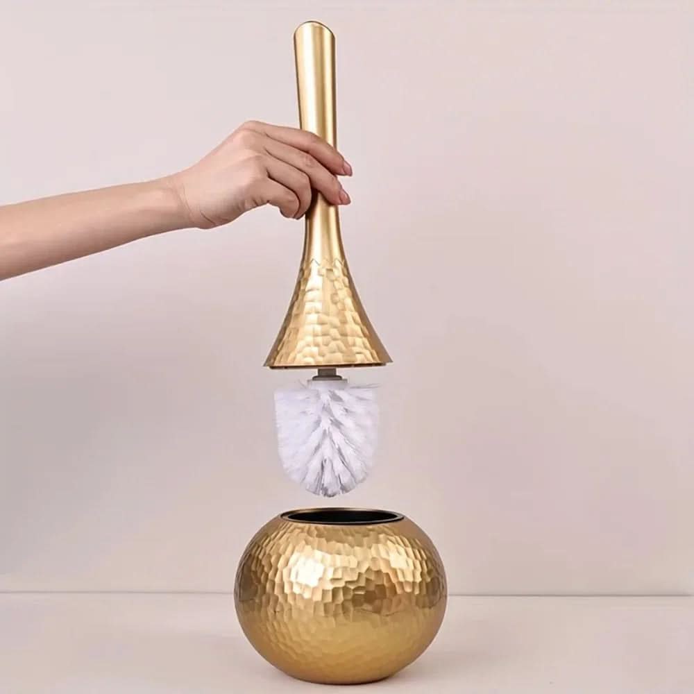 Elegant toilet brush in gold look for style, hygiene & luxury in the bathroom