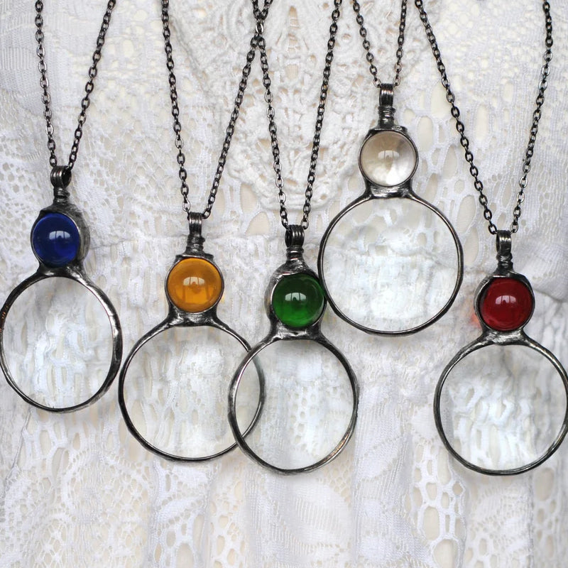 Magnifying necklace