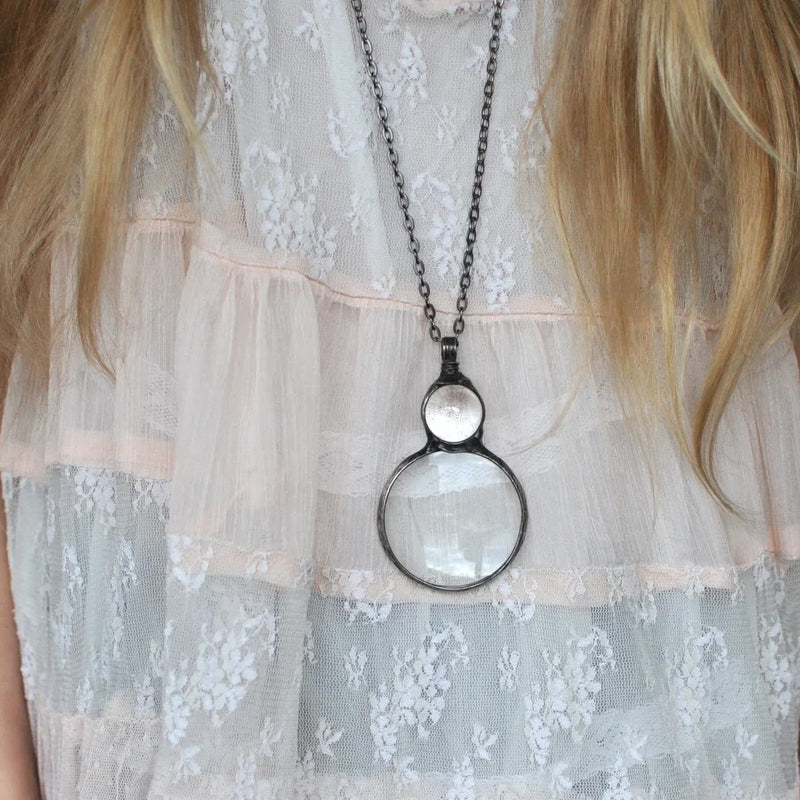 Magnifying necklace