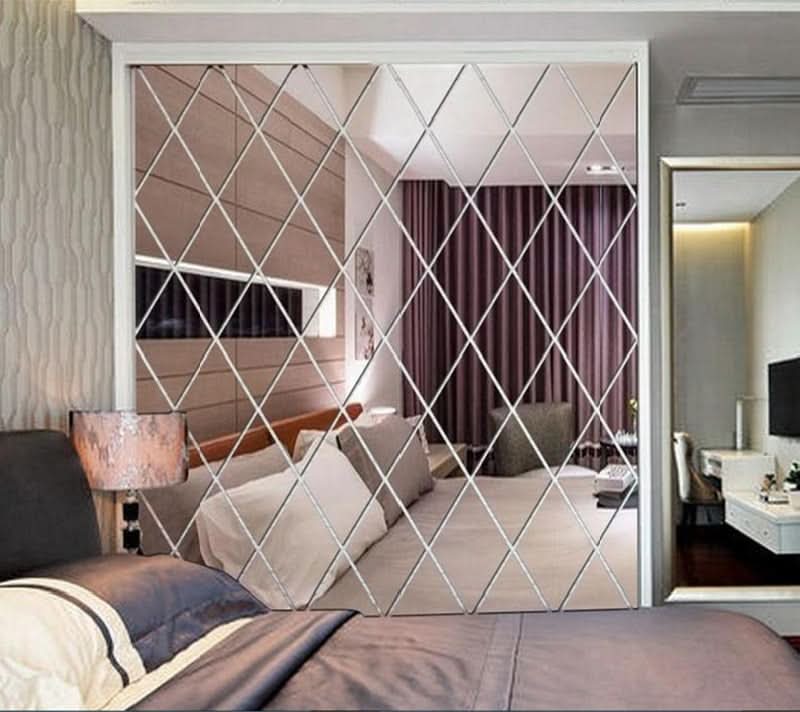MirraShape - Elegant 3D Mirror Triangle