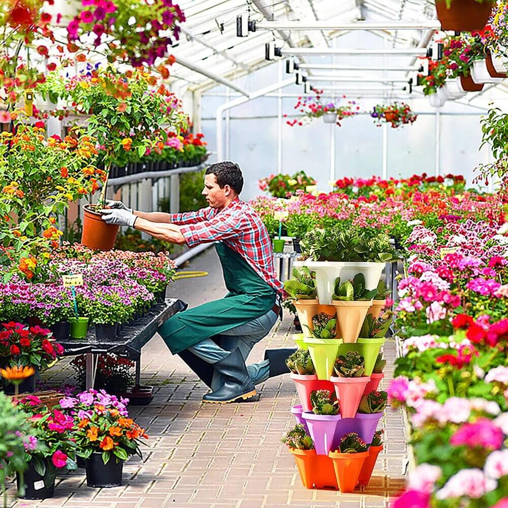Space-saving stackable plant pots – Vertical planting system with wheels