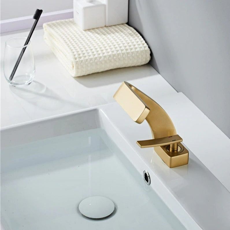 AquaArc Modern Kitchen Faucet