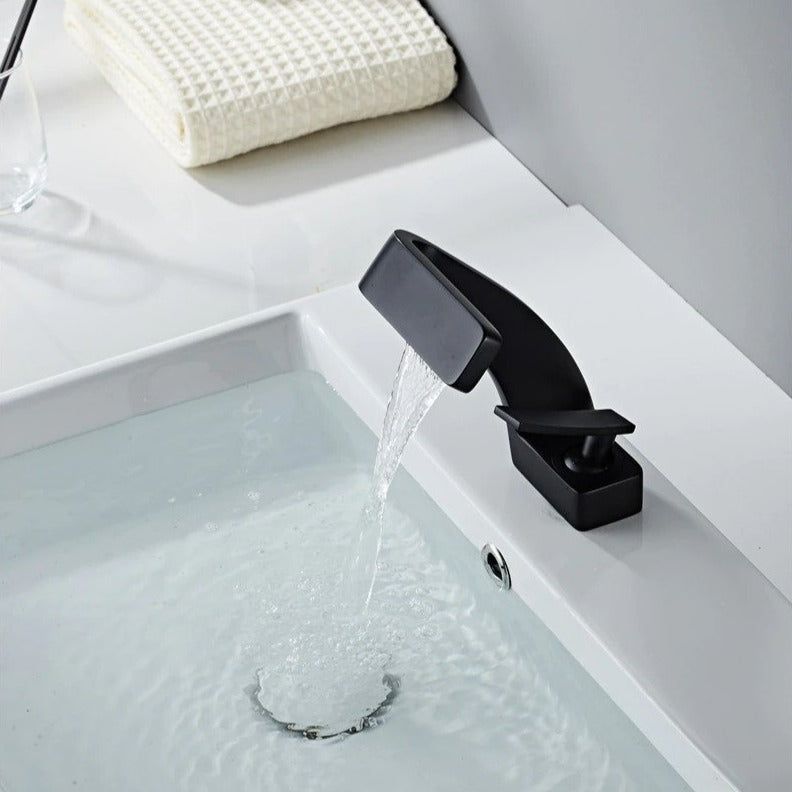 AquaArc Modern Kitchen Faucet