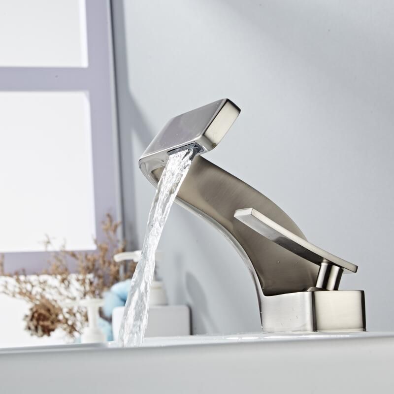 AquaArc Modern Kitchen Faucet