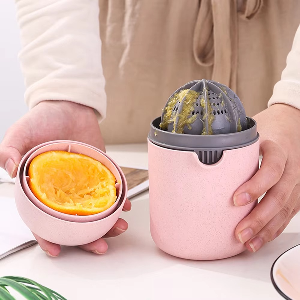 Portable Manual Citrus Juicer - Fresh Juice On-the-Go