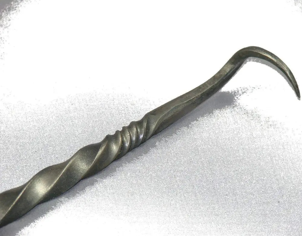 Hand-forged Grill spatula – Safe flipping at the grill