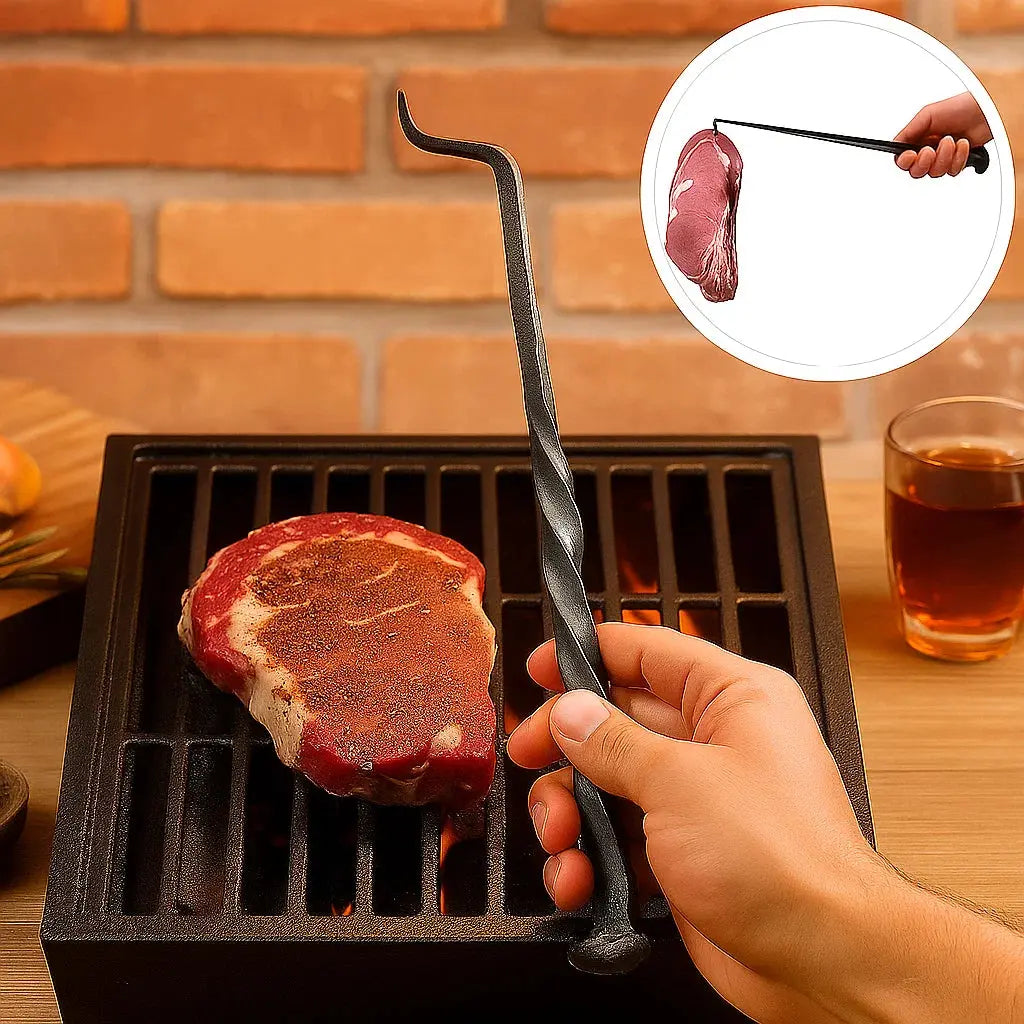 Hand-forged Grill spatula – Safe flipping at the grill