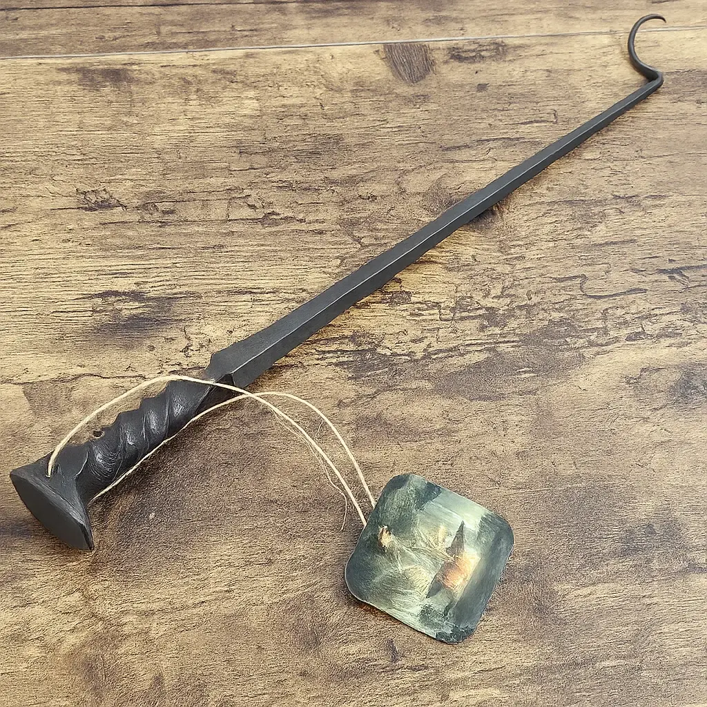 Hand-forged Grill spatula – Safe flipping at the grill
