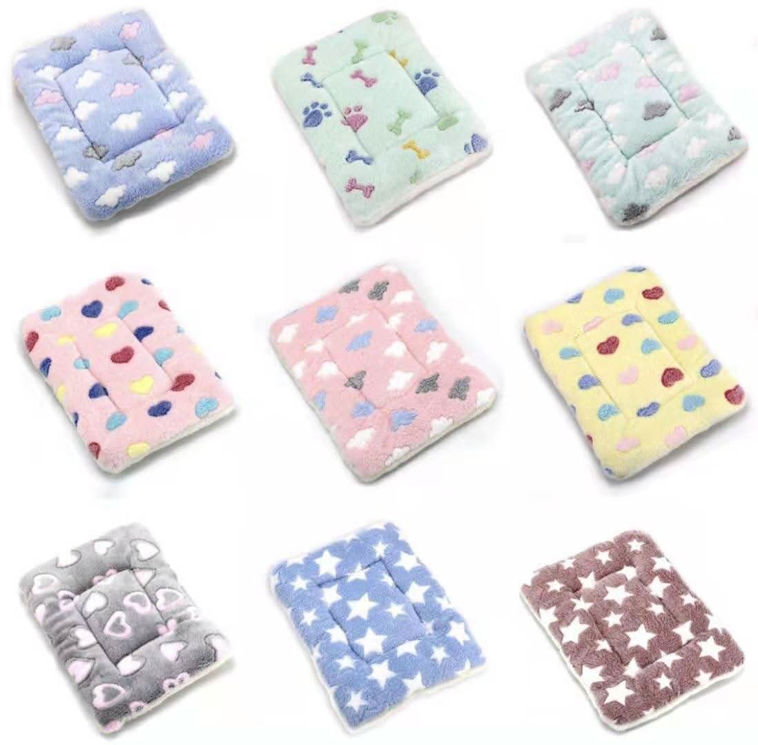 Fluffy fleece cushion for relaxed pet sleep