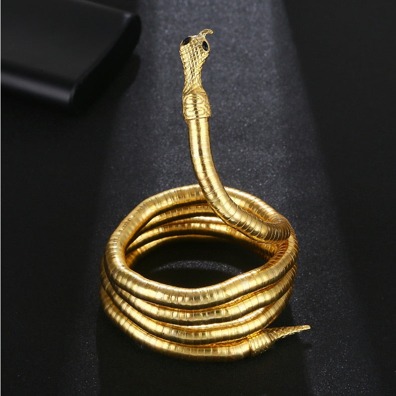 Snake chain - versatile and trendy accessory