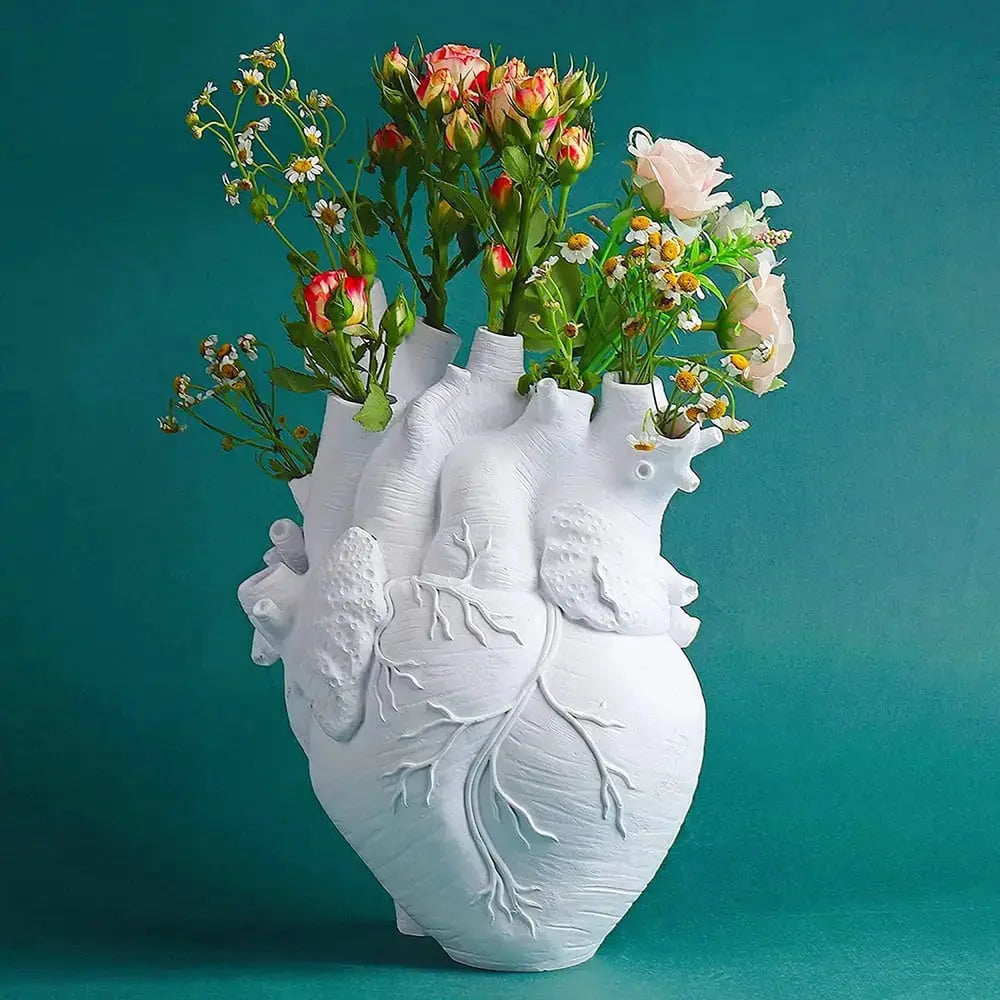 Heart-shaped Resin Art Vase – Elegant, creative flower decoration