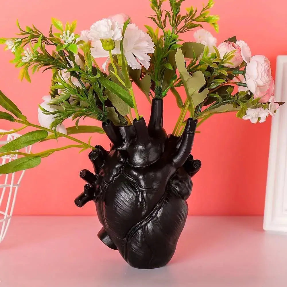 Heart-shaped Resin Art Vase – Elegant, creative flower decoration