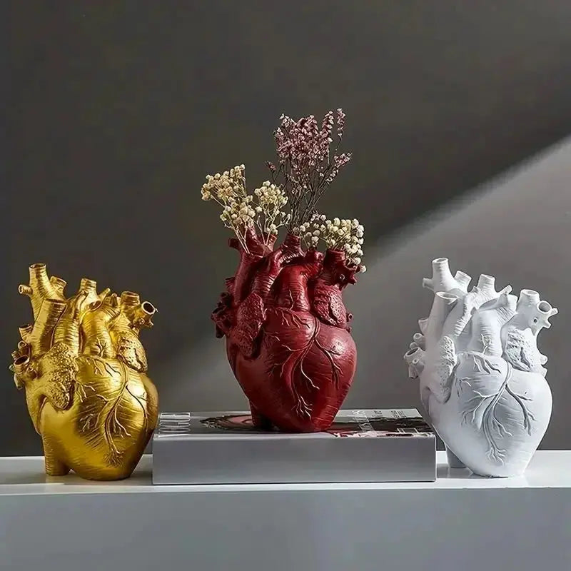 Heart-shaped Resin Art Vase – Elegant, creative flower decoration