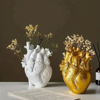 Heart-shaped Resin Art Vase – Elegant, creative flower decoration